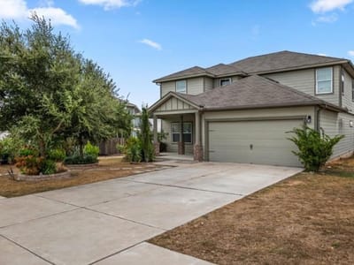 Photo 4 of 40 at 707 Liard River RD - 4 bed 2 bath home