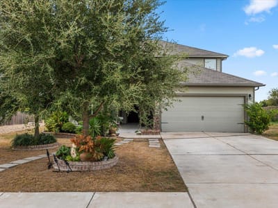Photo 5 of 40 at 707 Liard River RD - 4 bed 2 bath home