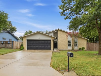 Living area at 708 Greenwich PL - 4 bed 2 bath home