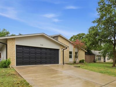 Primary bedroom at 708 Greenwich PL - 4 bed 2 bath home