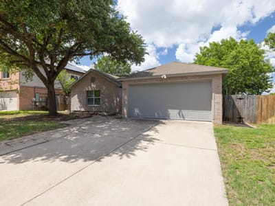 Living area at 708 Justeford DR - 3 bed 2 bath home