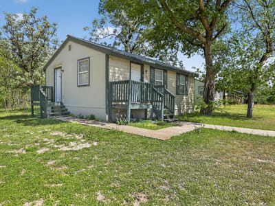 Living area at 709, 711, and 713 Bremser Ave - Bremser Add, Killeen, TX
