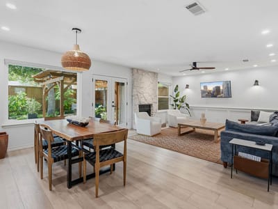 Living area at 709 Russet Valley DR - 3 bed 2 bath home