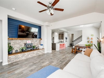 Living area at 709 Tinton Falls Ln - 4 bed 2 bath home
