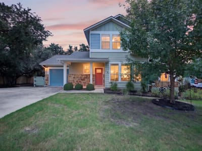 Living area at 710 Arrow Point Dr Unit #18 - 3 bed 2 bath home