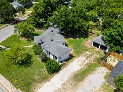 Property photo 3 at 710 E Austin Ave - 2 bed 1 bath home