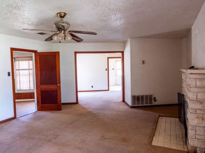 Property photo 5 at 710 E Austin Ave - 2 bed 1 bath home