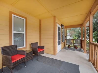 Living area at 7104 Villita Avenida St - 2 bed 1 bath home