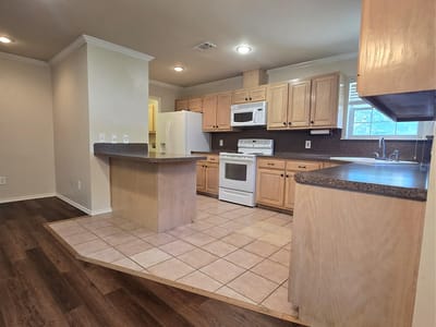 Property photo 5 at 711 Beachwood RD - 2 bed 2 bath home