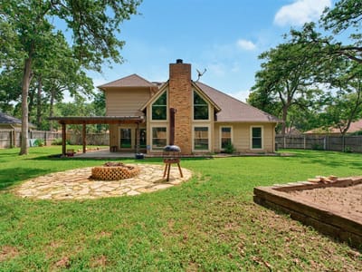 Living area at 711 Brazos Ave - 3 bed 2 bath home