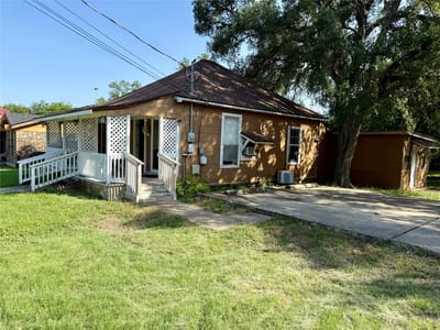 Primary bedroom at 711 N Bishop ST - 2 bed 1 bath home