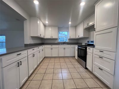 Primary bedroom at 711 N Grimes St - 3 bed 2 bath home