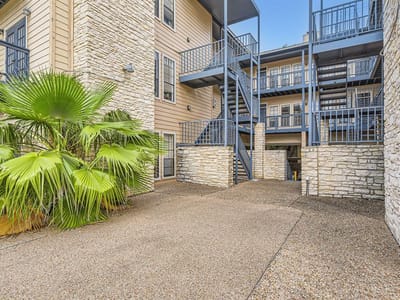 Living area at 711 W 21st St Unit #302 - 2 bed 2 bath home