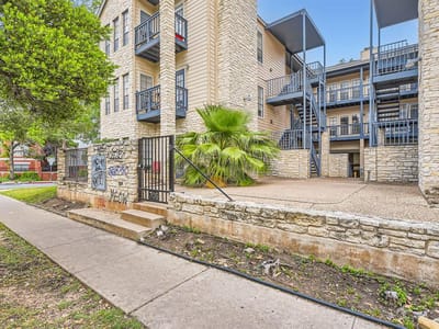 Kitchen at 711 W 21st St Unit #302 - 2 bed 2 bath home