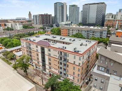 Living area at 711 W 26th St Unit #303 - 2 bed 2 bath home