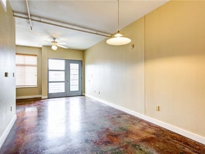 Living area at 711 W 26th St Unit #506 - 2 bed 2 bath home
