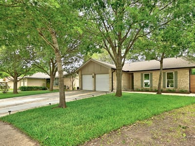 Living area at 7110 Windrift WAY - 3 bed 2 bath home