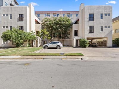 Living area at 712 Graham Pl Unit #203 - 2 bed 2 bath home