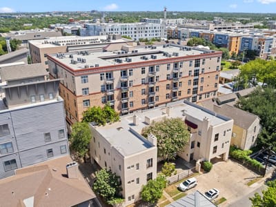 Living area at 712 GRAHAM Pl Unit #302 - 2 bed 2 bath home