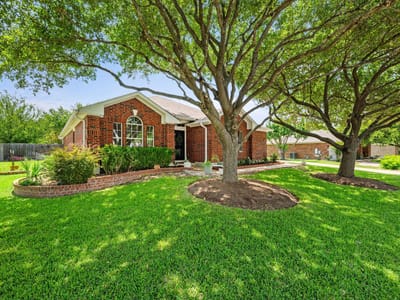 Living area at 712 Kingston Lacy BLVD - 4 bed 3 bath home