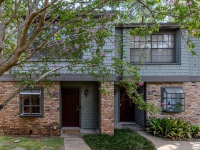 Living area at 7122 Wood Hollow DR Unit #71 - 2 bed 1 bath home