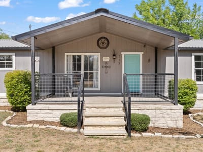 Property photo 3 at 713 Blackburn LN - 3 bed 2 bath home