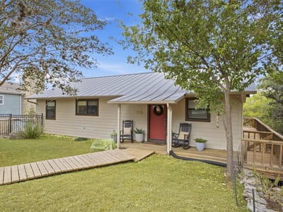 Property photo 5 at 713 Cindy DR - 2 bed 2 bath home