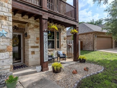 Living area at 714 Algerita DR - 5 bed 3 bath home