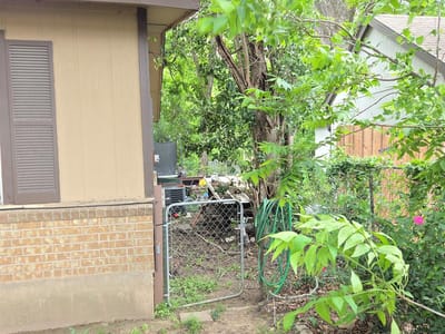 Primary bedroom at 714 S C M Allen PKWY - 3 bed 1 bath home