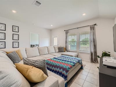 Living area at 717 Taggart Trl - 4 bed 2 bath home