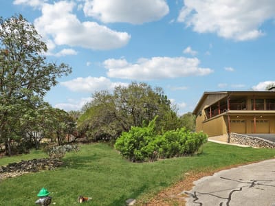 Primary bedroom at 718 Starcrest - MOUNTAIN SHADOWS, New Braunfels, TX