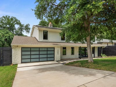 Living area at 7202 Meadowood DR - 4 bed 2 bath home