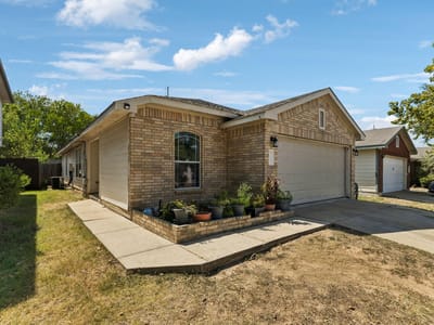 Property photo 2 at 7209 Cayenne LN - 3 bed 2 bath home