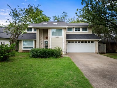Living area at 7214 Teaberry DR - 3 bed 2 bath home