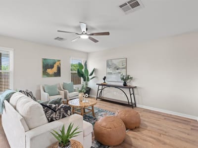 Property photo 5 at 724 Lavaca LOOP - 4 bed 3 bath home
