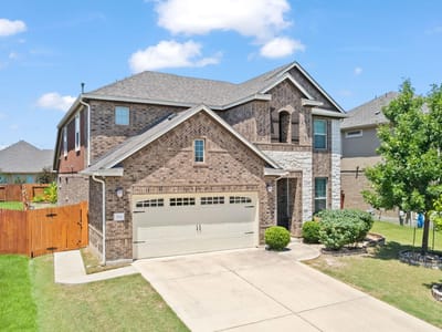 Living area at 724 Pioneer GRV - 5 bed 3 bath home