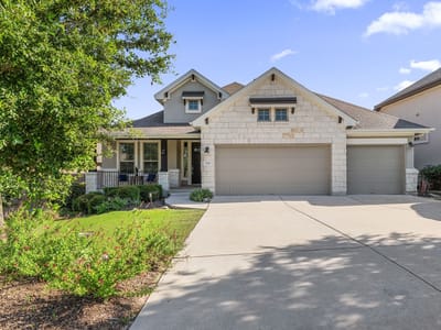 Living area at 728 Jacksdaw DR - 4 bed 3 bath home