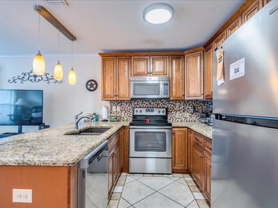 Living area at 730 E Mather St Unit #L 303 - 3 bed 2 bath home