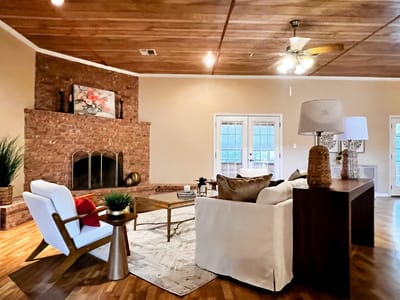 Living area at 730 Panorama RD - 5 bed 4 bath home