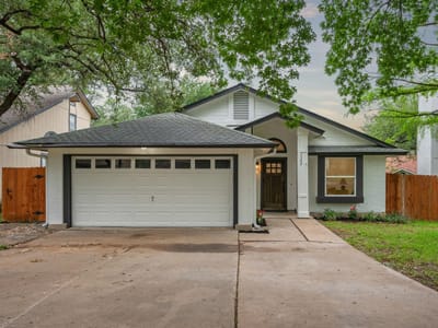 Living area at 7302 Potters TRL - 3 bed 2 bath home