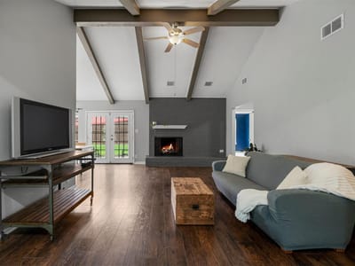 Living area at 7303 Geneva DR - 4 bed 2 bath home