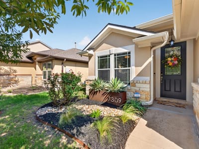 Living area at 7309 Lookout Bluff TER Unit #D5 - 3 bed 2 bath home