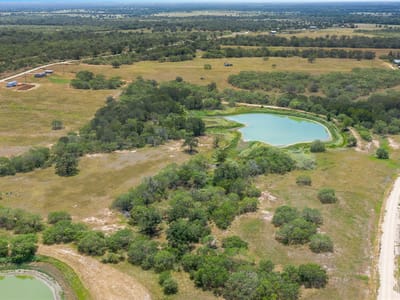 Photo 3 of 9 at 736 Cr 421 Rd - Waelder, Waelder, TX