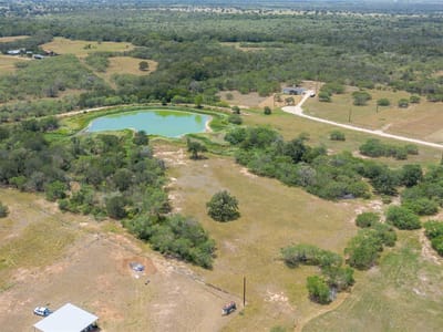Photo 4 of 9 at 736 Cr 421 Rd - Waelder, Waelder, TX