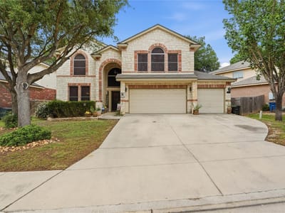 Living area at 736 San Luis - 5 bed 4 bath home