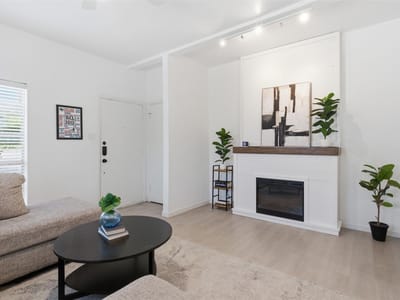 Primary bedroom at 739 E Oltorf ST - 2 bed 1 bath home