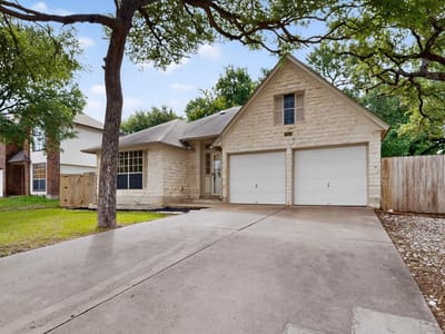 Living area at 7441 Dallas DR - 3 bed 2 bath home