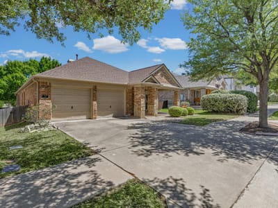 Property photo 2 at 747 Westbury LN - 4 bed 2 bath home