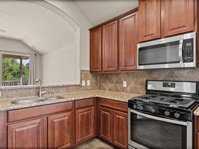 Property photo 5 at 747 Westbury LN - 4 bed 2 bath home