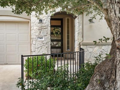 Property photo 3 at 749 Jacksdaw DR - 4 bed 3 bath home
